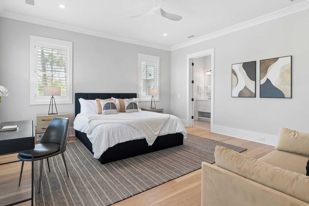 712 Ocean Blvd by Avantstay New Construction w/ Pool, Game Zone, Private Beach Access, and Oceanfront Views