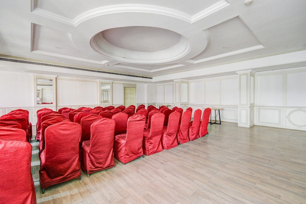 Luxury Stays at Lakdikapul Near Red Hills