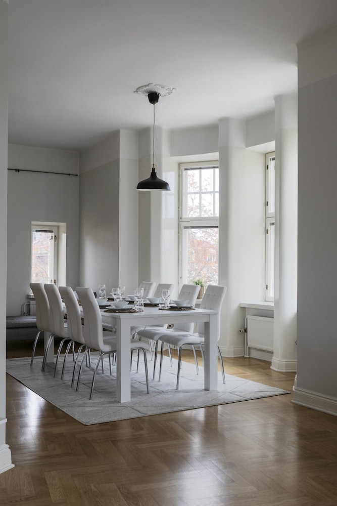 Grand luminous 150m2 2BR aptmnt in Eira view 5