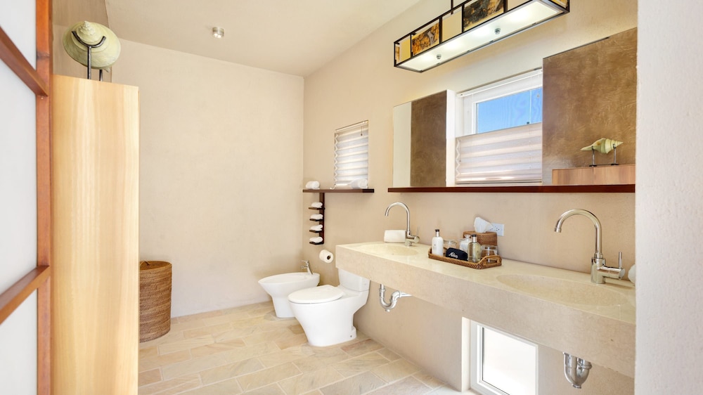 6 BR Villa With Concierge Amenities Pool