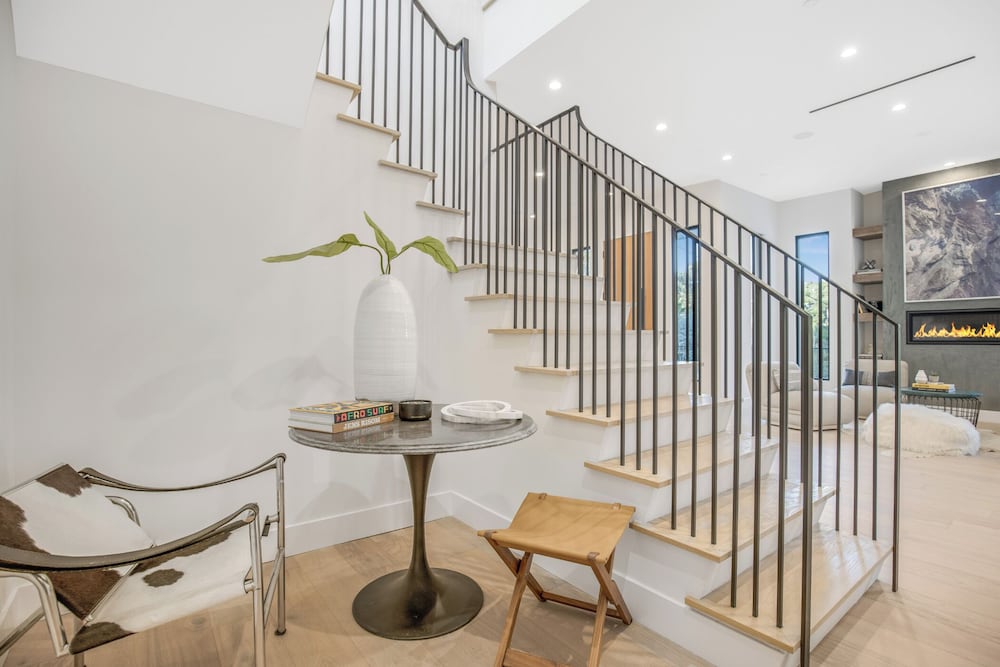 Belden Modern Villa - Iconic Hollywood Hills Retreat