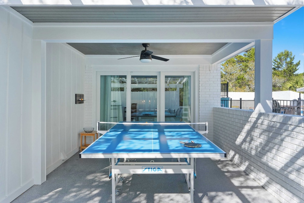30A Florida Flashback by Avantstay Private Pool, Golf Cart, 3 Mins to Beach!