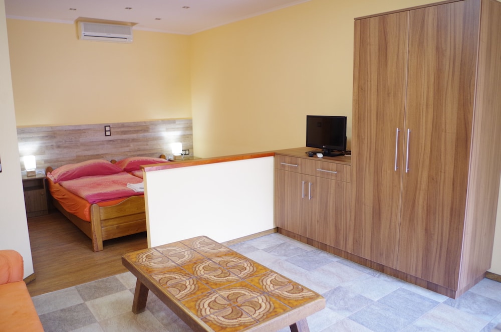 Aranyhal Apartmanház