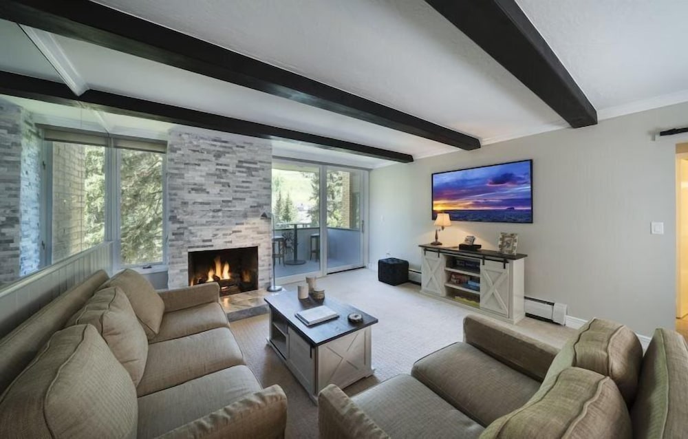 Creekside 2 Bedroom Condo in Vail Village Near Covered Bridge
