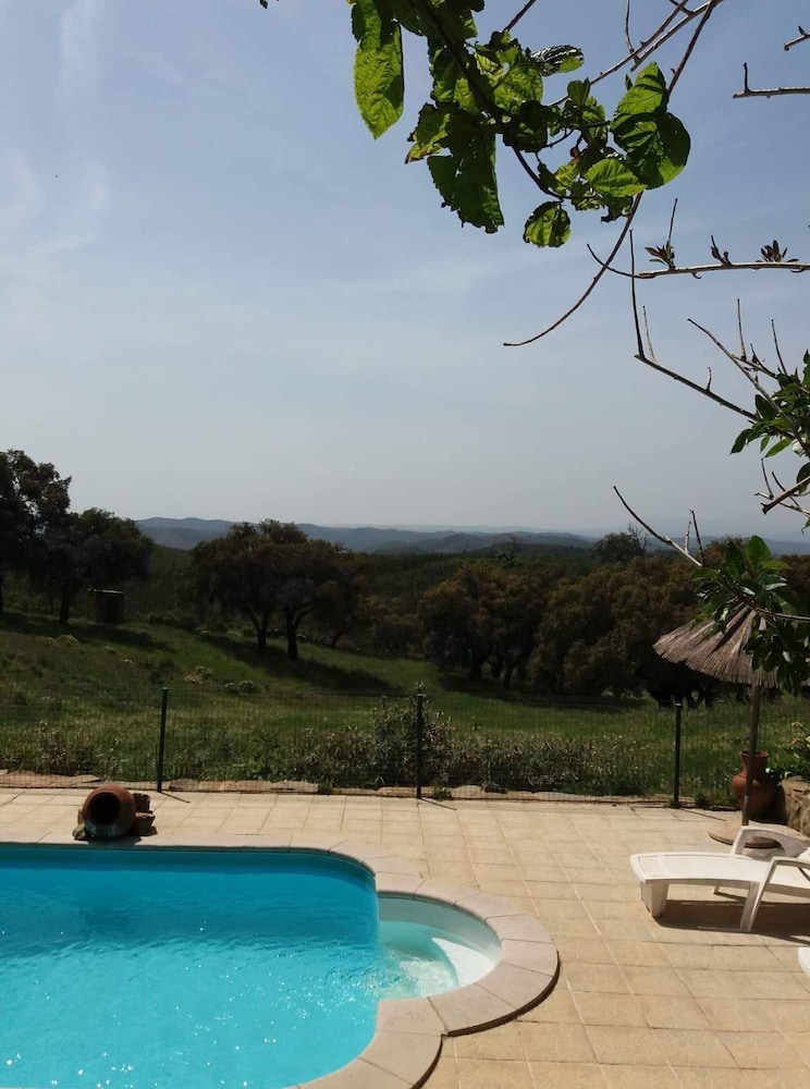 Serra do Caldeir o Private Pool Villa