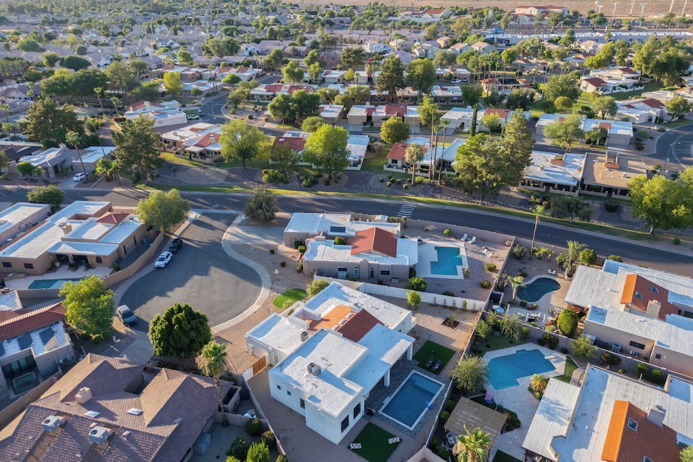 El Dorado by Avantstay Luxe 4BR w/ Pool, Putting Green, Fireplace Near Kierland