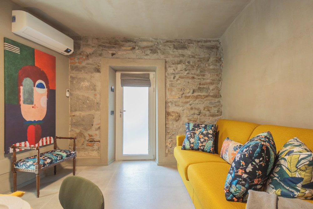 Urio's Castle Suites by Rent all Como