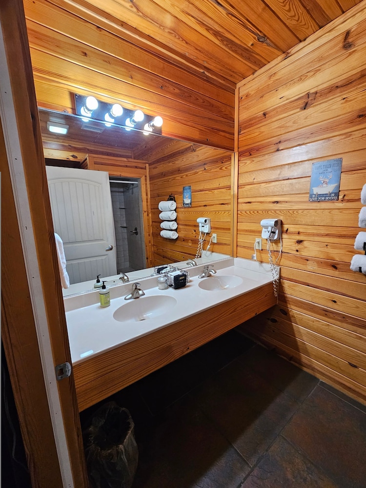 Honey Bear Haven Suite 1