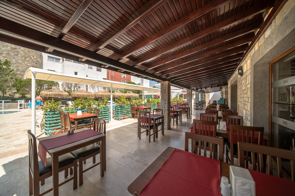 Tiana Beach Tatil Köyü - Her Şey Dahil - Image 31
