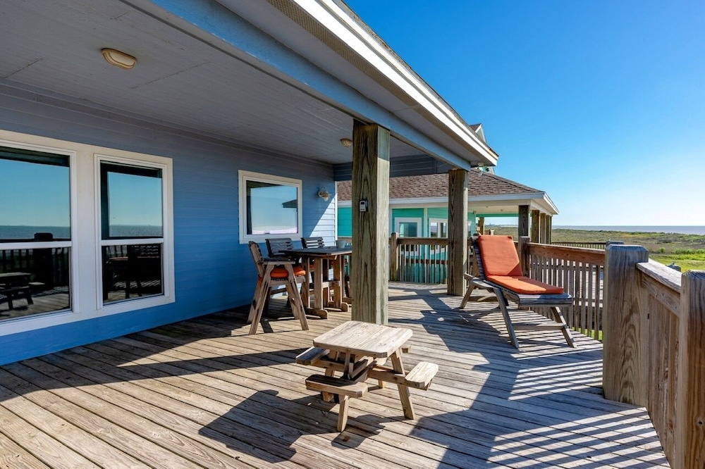 Just One More Day 4 Bedroom Home by RedAwning