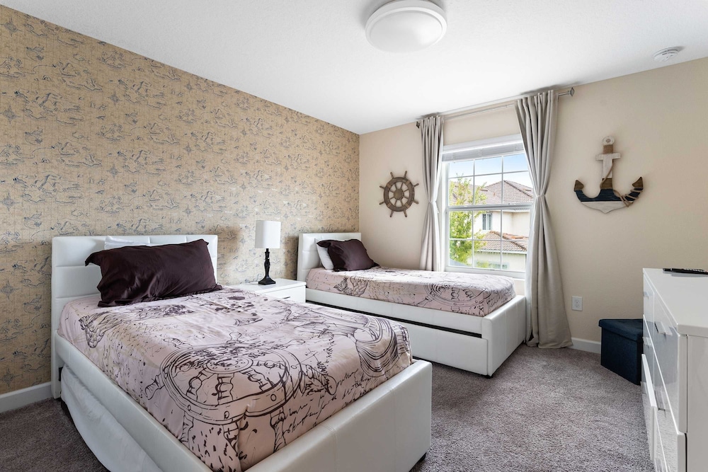 Themed Mickey Bedroom 4BR up to 8 People
