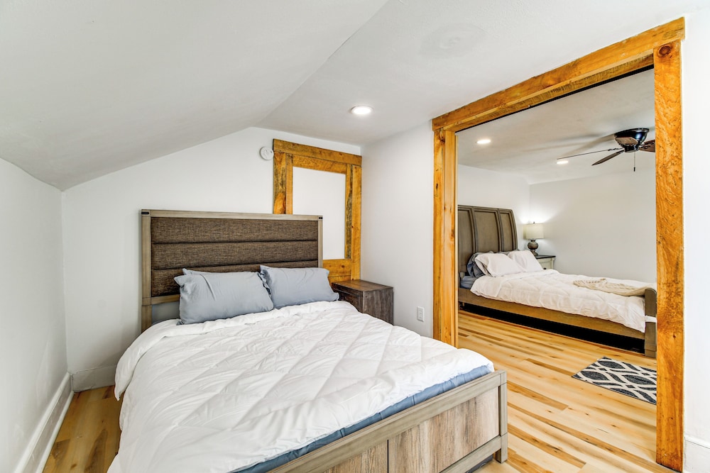 Marina Views, Walk to Dining: Oswego River Escape!