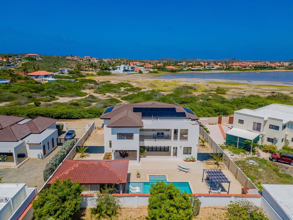 NEW Walk 2 Beach - 5BR Bonusroom w Pool Office