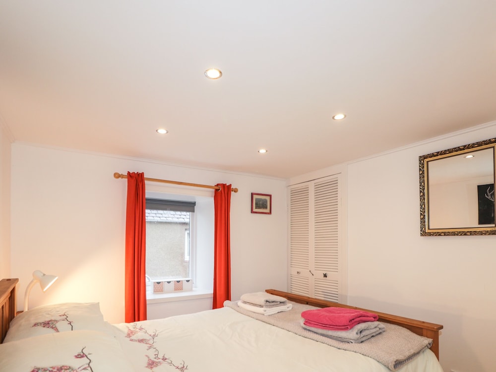 3 Dunrobin Street