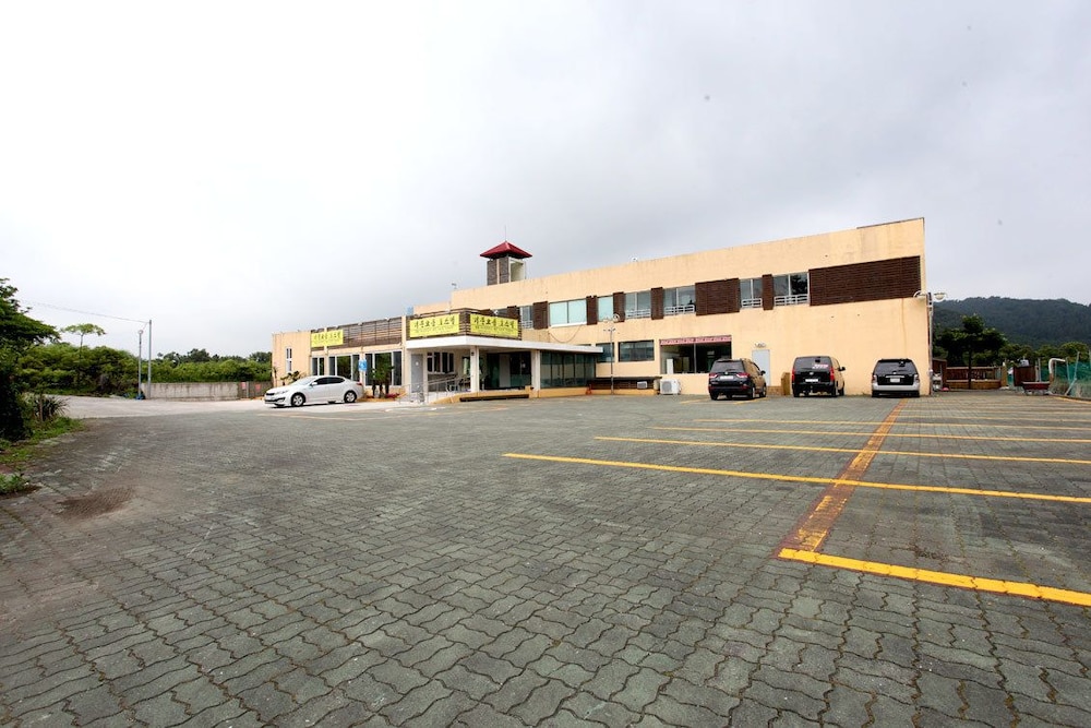 Geomunoreum Hostel