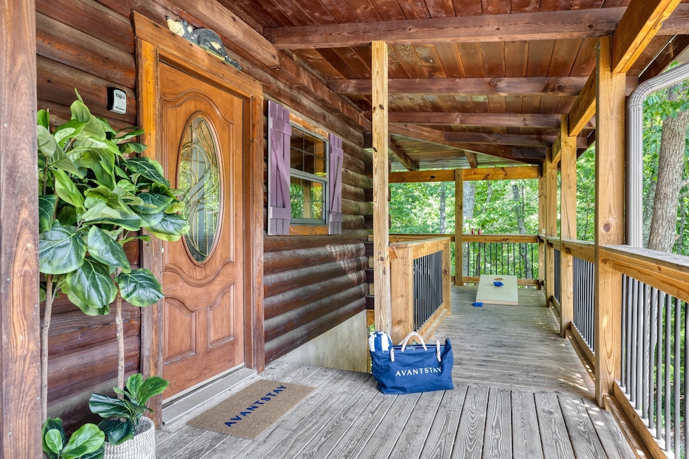Little Sparrow by Avantstaydowntown Pigeon Forge Cabin view 2
