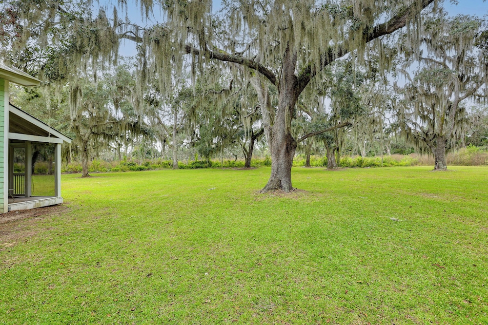 1/2 Mi to Sapelo River: Family Home w/ Large Yard