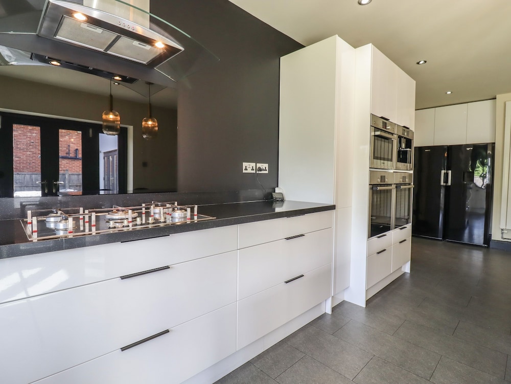 8 Newmarket Road