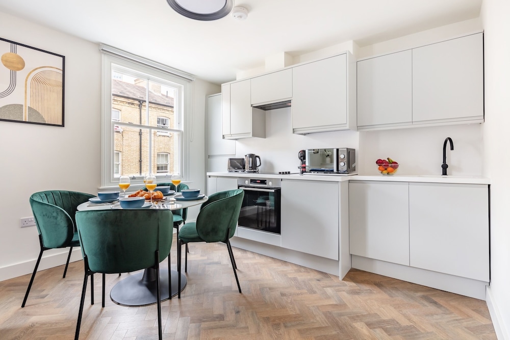 Modern 1BR Downtown Stay