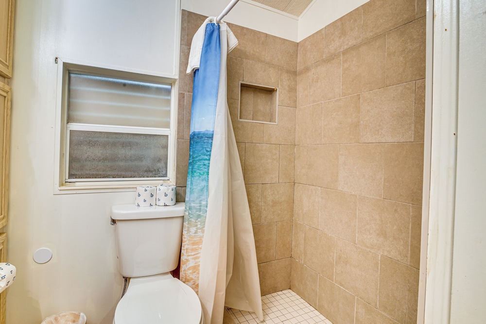 Steps to Bay! Home w/ Pool Access in Port Isabel