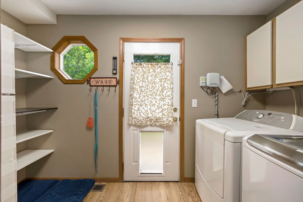 Shady Grove 4 King Beds, Dog Run & Outdoor Fun