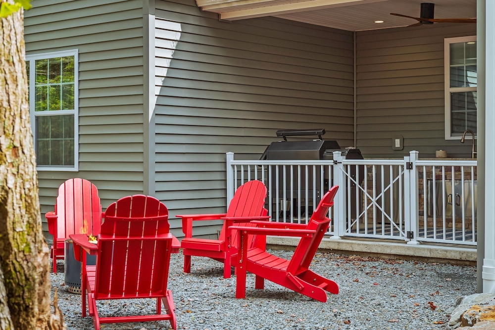 Luxuriously Lakeside by Avantstay Lakefront Retreat w Game Room