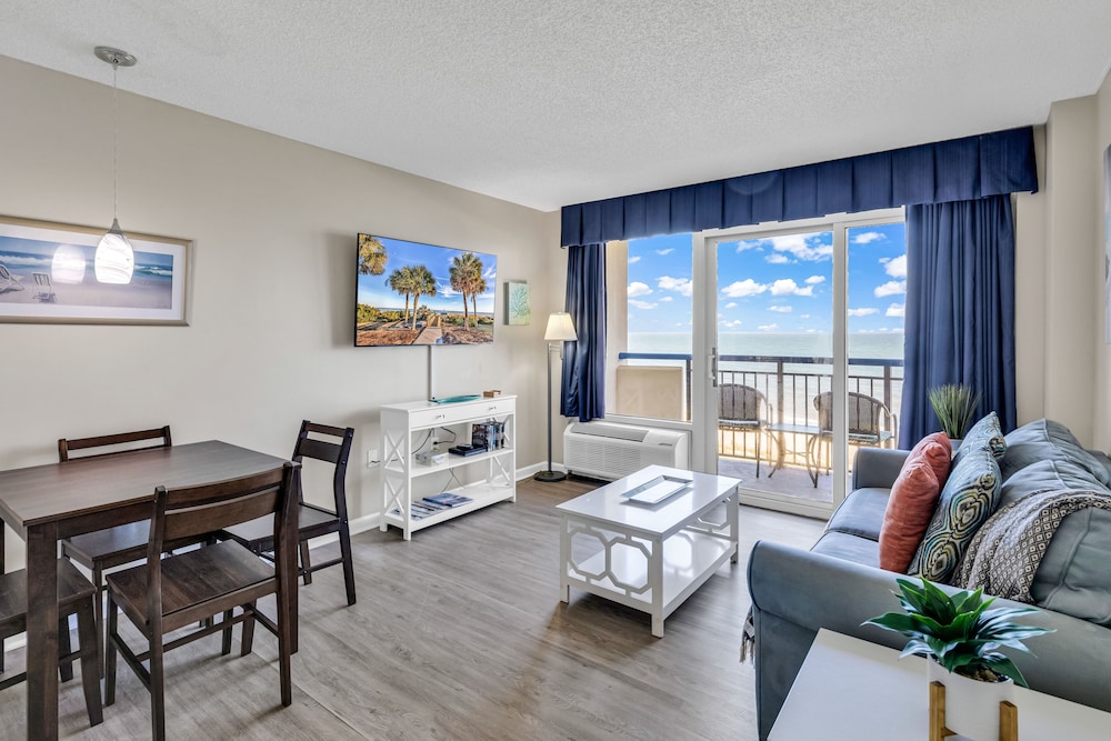 Boardwalk Resort by Hosteeva