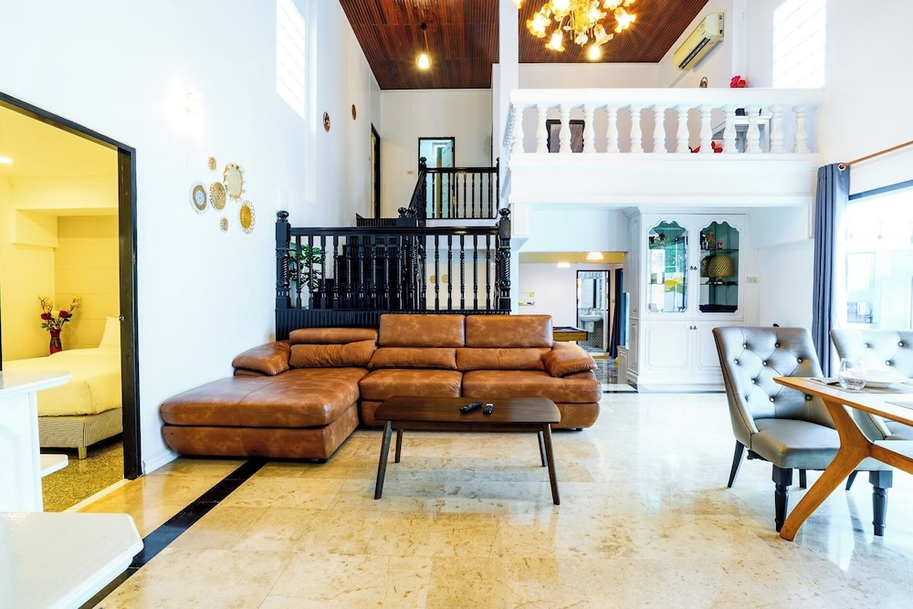 Jomtien 5BR Beach Pool Villa JB5