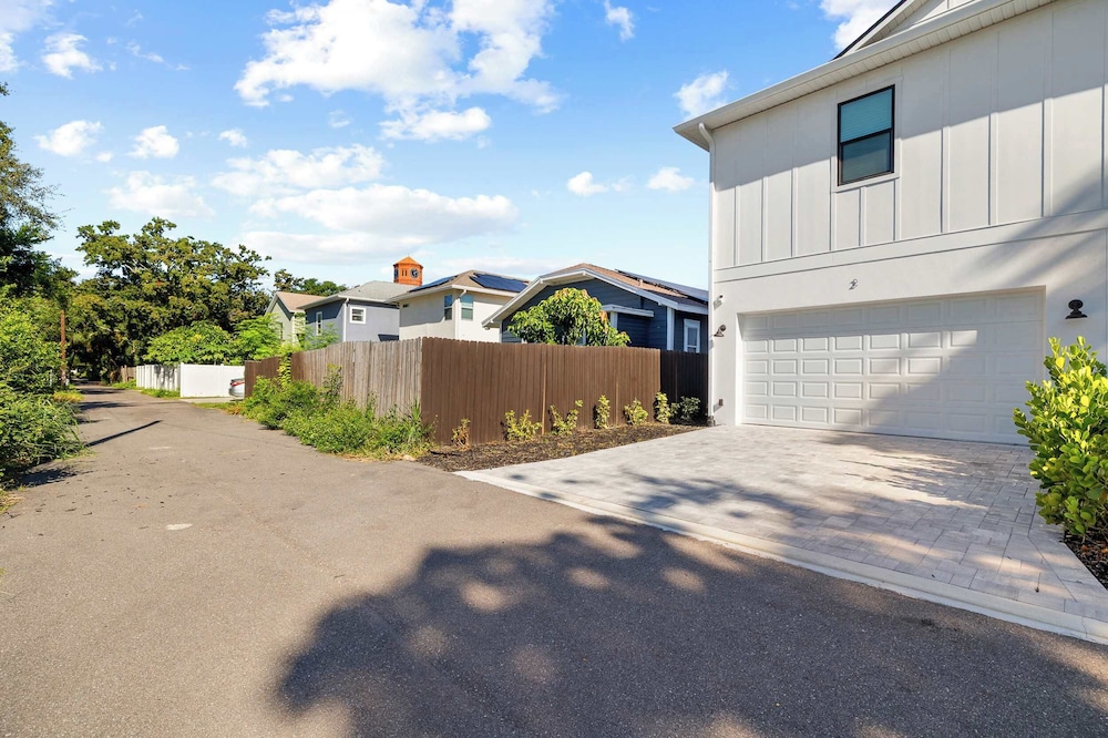 New Build in Old West 3 Bed, 2 Bath Family Rental