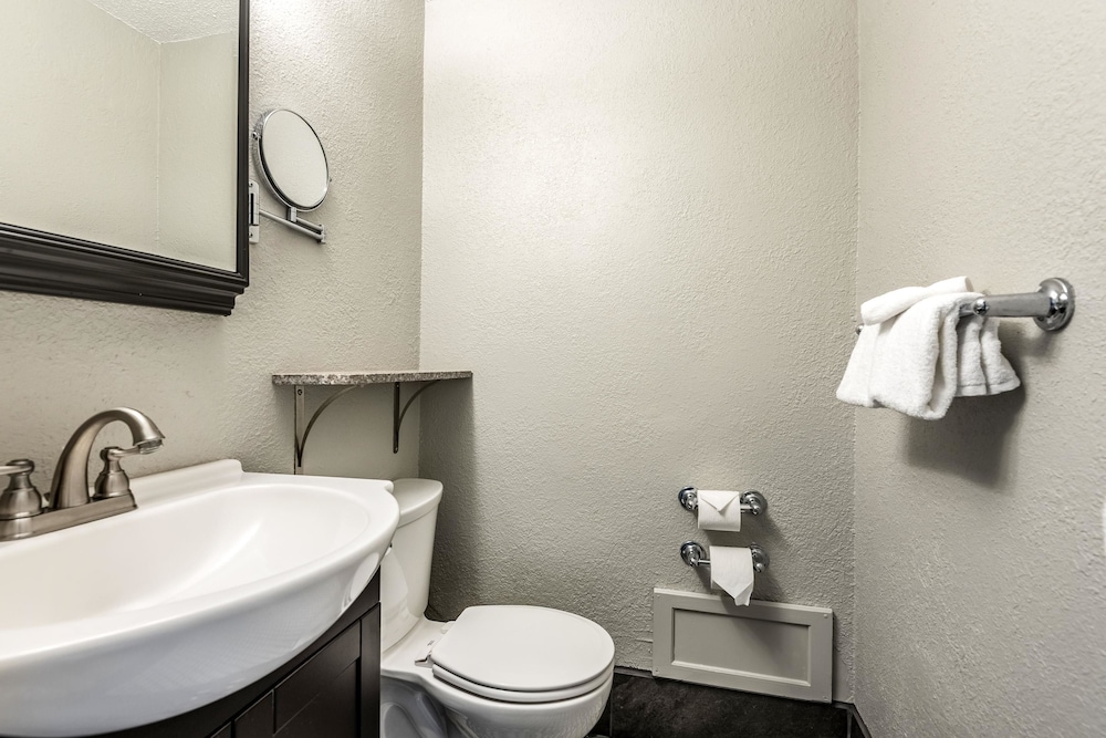 Sedalia Vacations - Hotel Bothwell Sedalia Central District, Ascend Hotel Collection - Property Image 8