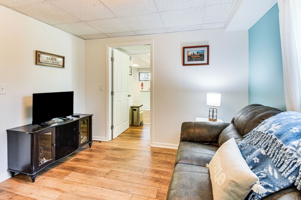 2 Mi to Toccoa Falls: Cozy Getaway w/ Fire Pit!