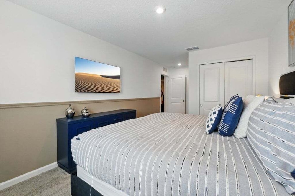 Beautiful Chic Radiance Home With Pool 5 Bedroom Townhouse