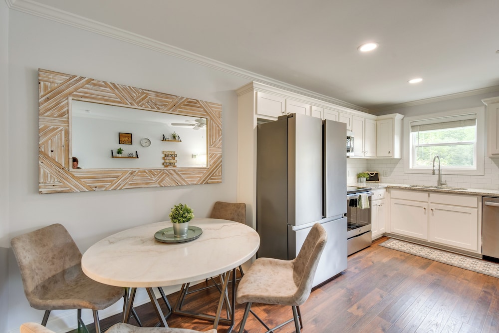 Walk to Shops & Dining: Downtown Condo in Helen