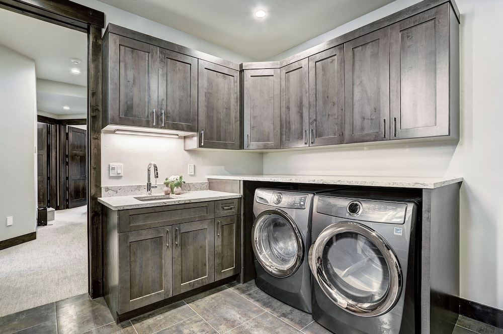 Wintours Leap 4 Bedroom Townhouse by RedAwning view 5
