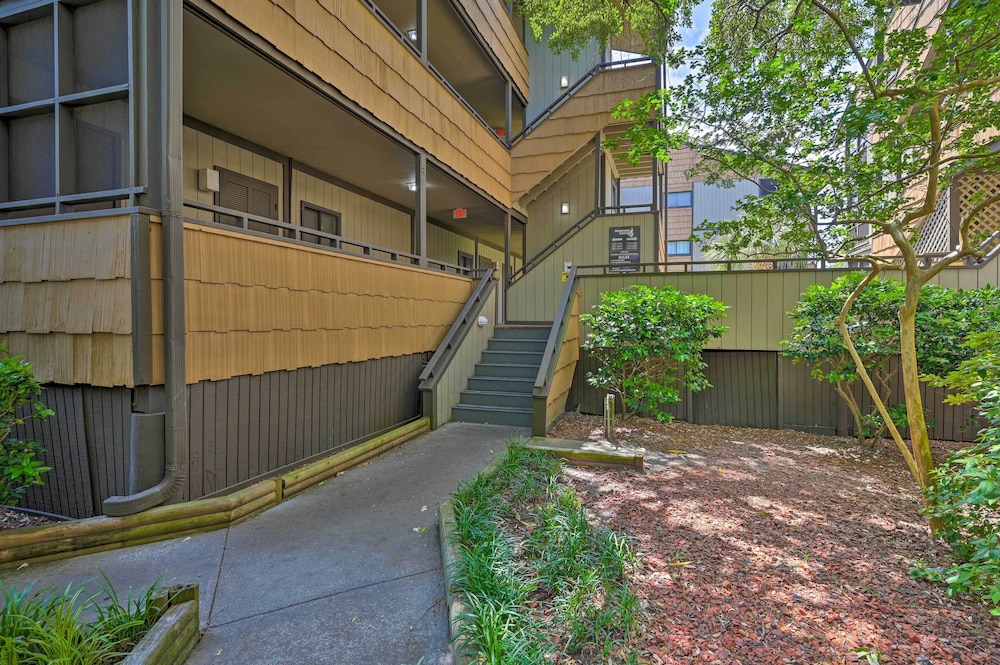Charming Condo w/ Pool Access - Walk to Beach view 4