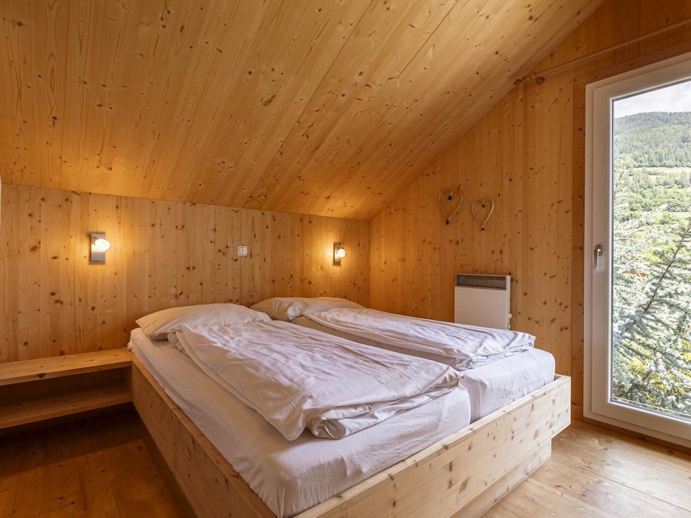 Chalet With Outdoor hot tub