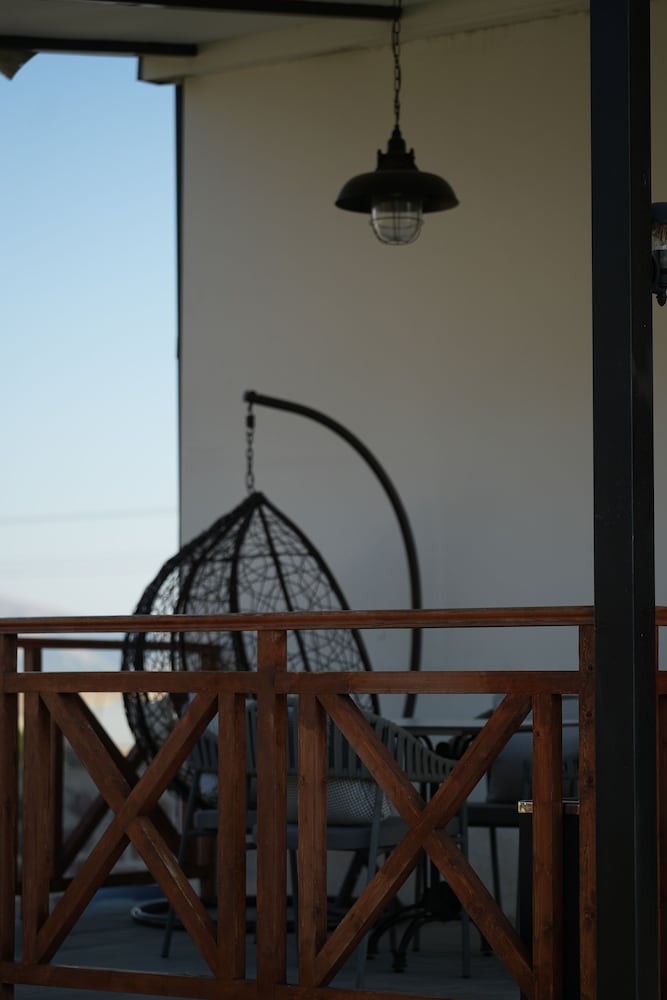 Aparan Guest House
