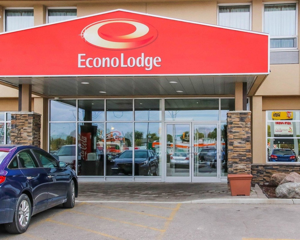 Econo Lodge Winnipeg South - Image 1