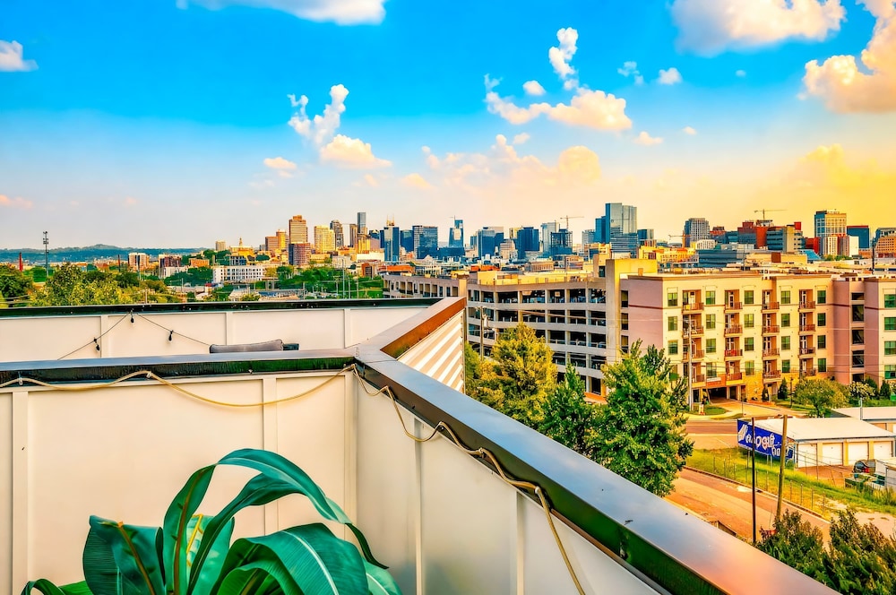 Elvis-themed 13 Beds Rooftop City Views