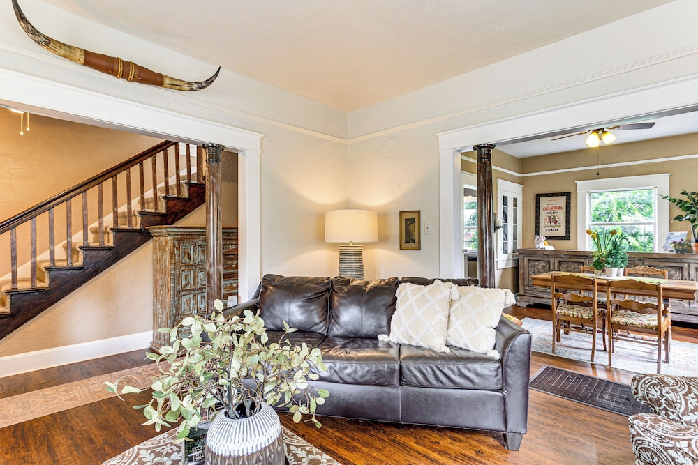 Walk to Downtown: Historic Guthrie Home on Mansur