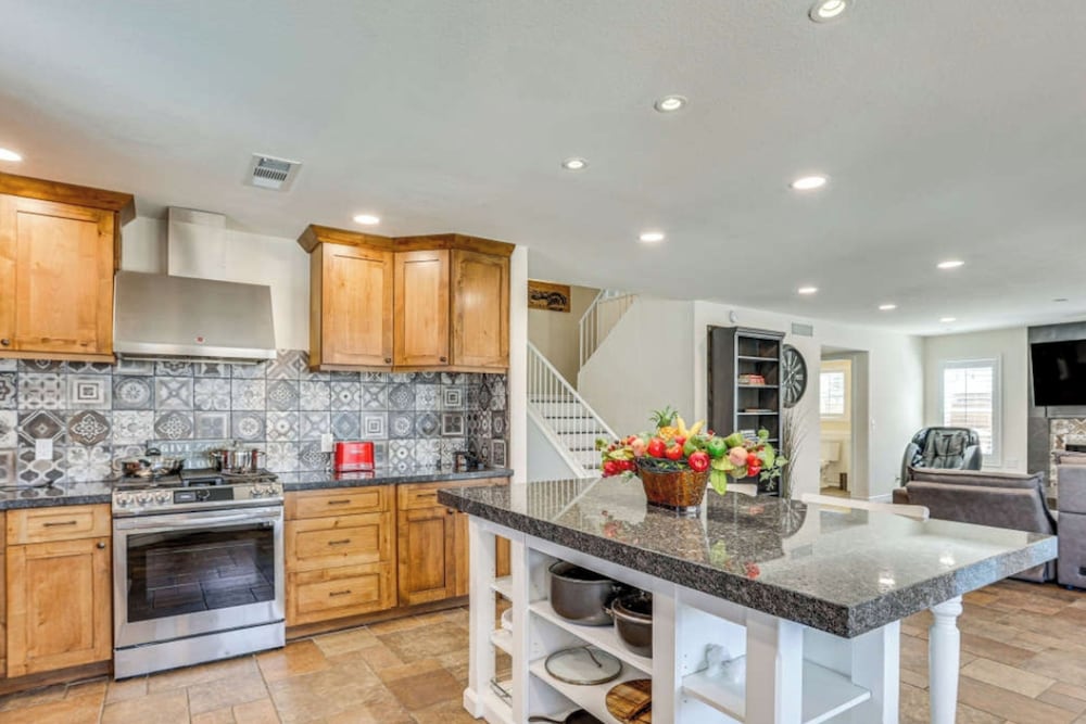 4BR Home w/ Private Pool, Patio & Grill