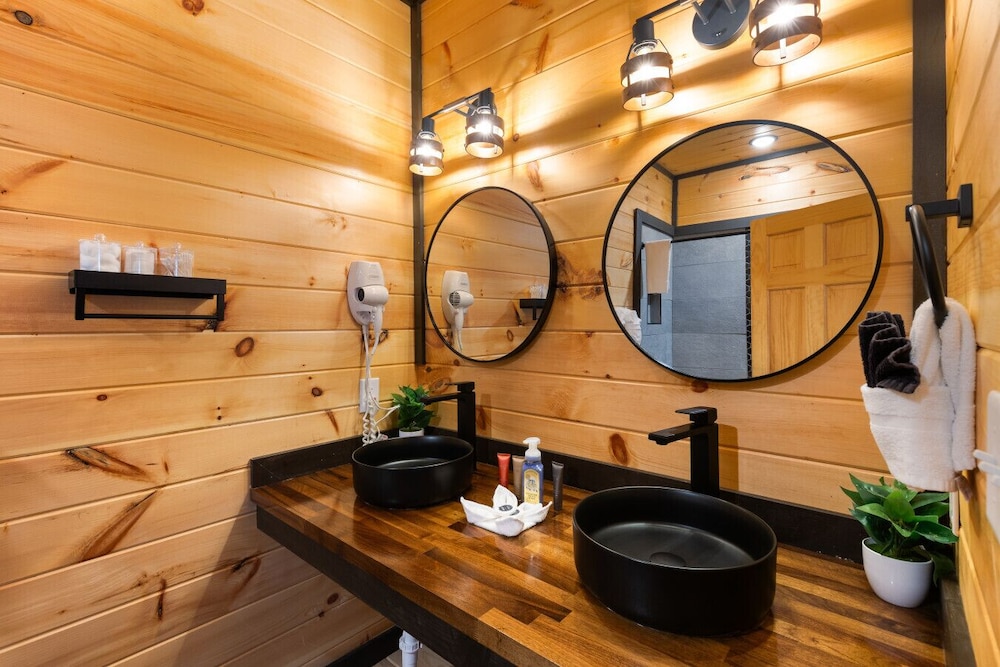 Summit Luxe Resort
