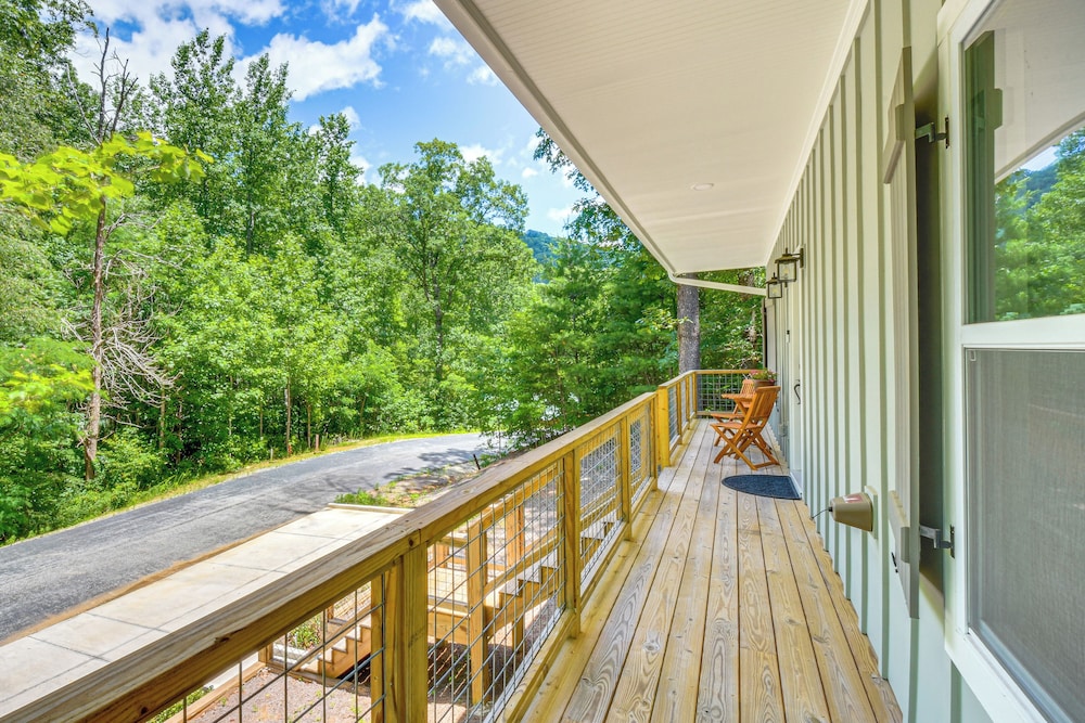 Golf Access & Furnished Deck: Cabin in Clayton
