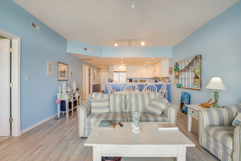 Walk to Main St: Condo w/ Pool Access in Crisfield