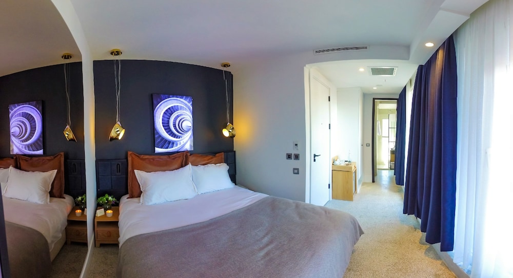 Maroon Tomtom - Image 20