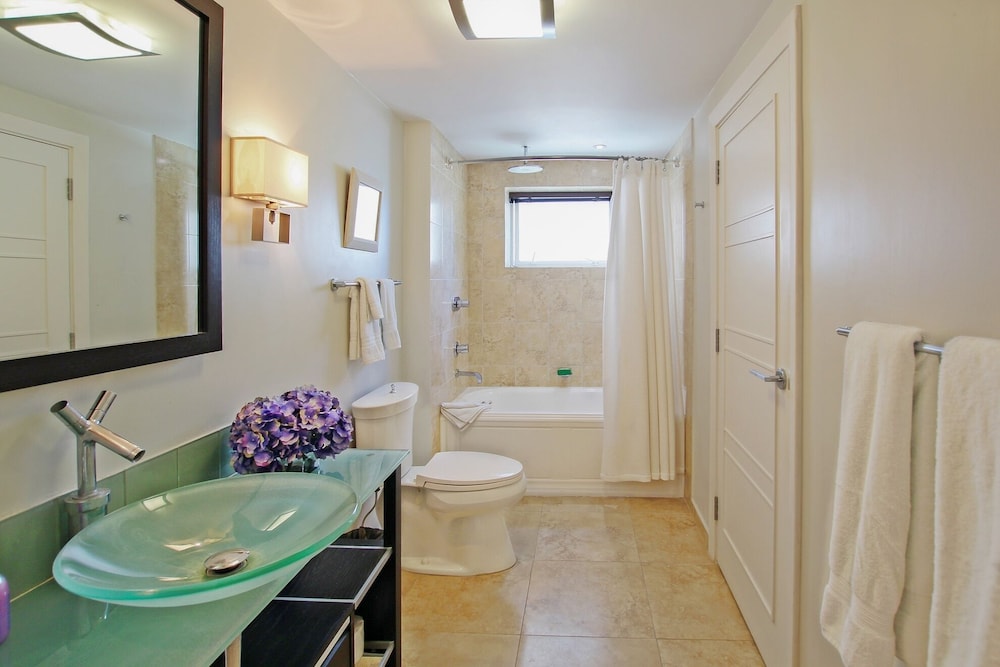 Stunning Beachfront 2-Bed Condo with Pool - Ocean One 204 by BSL Rentals