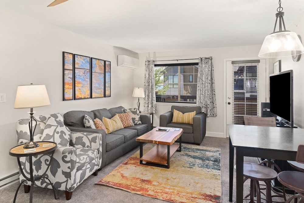 First Tracks 3301 2 Bedroom Condo by RedAwning