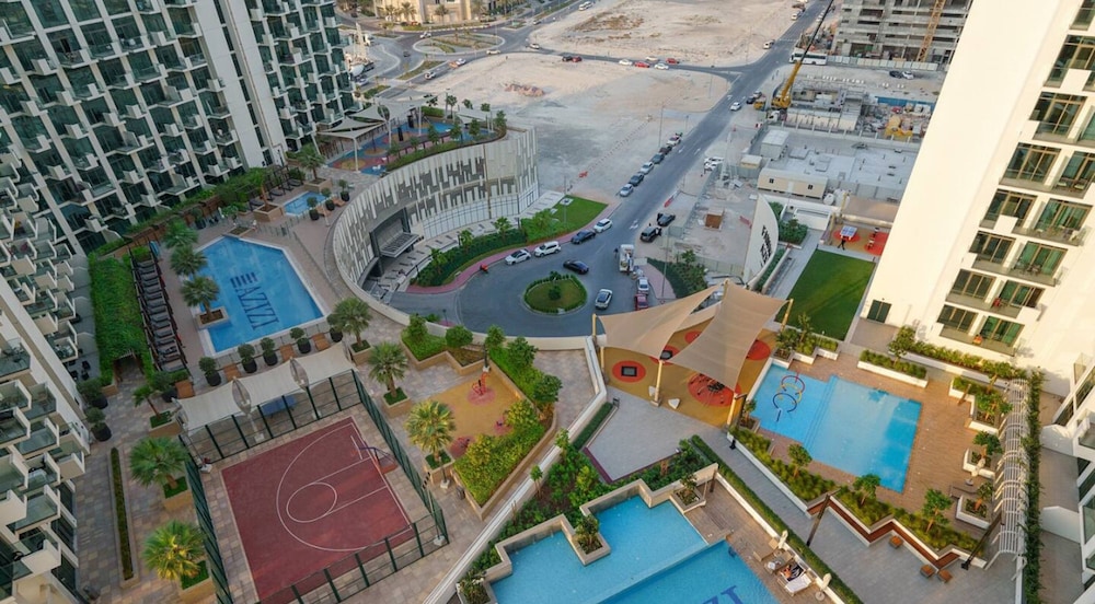 1BR Apt Near Downtown Dubai Pool Skyline Views