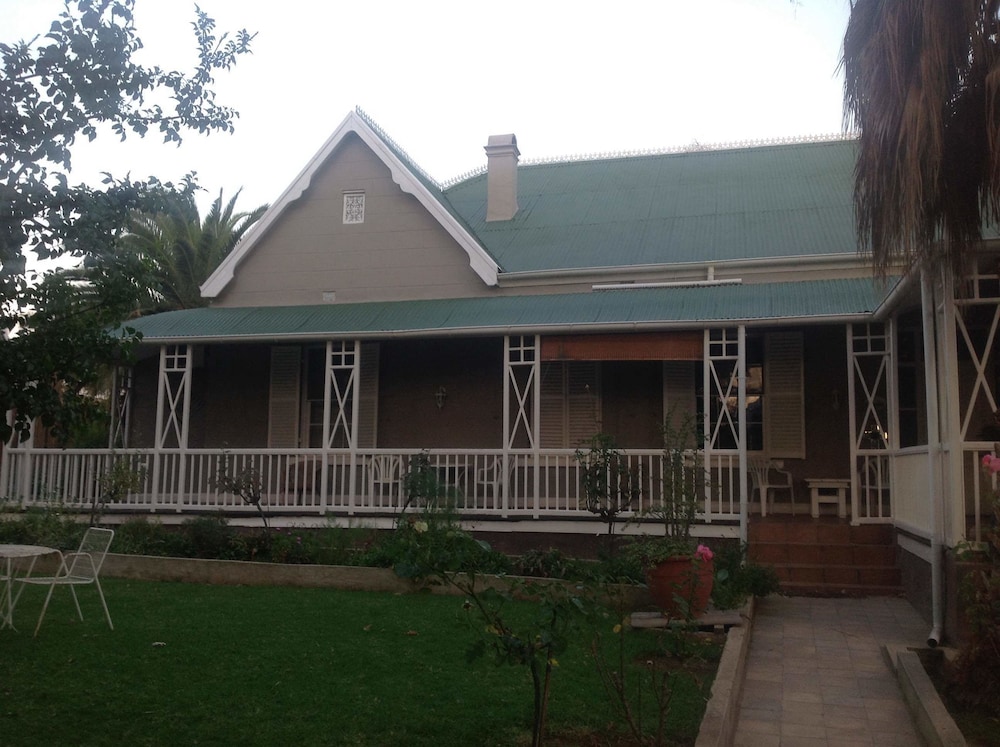 Housemartin Guest Lodge