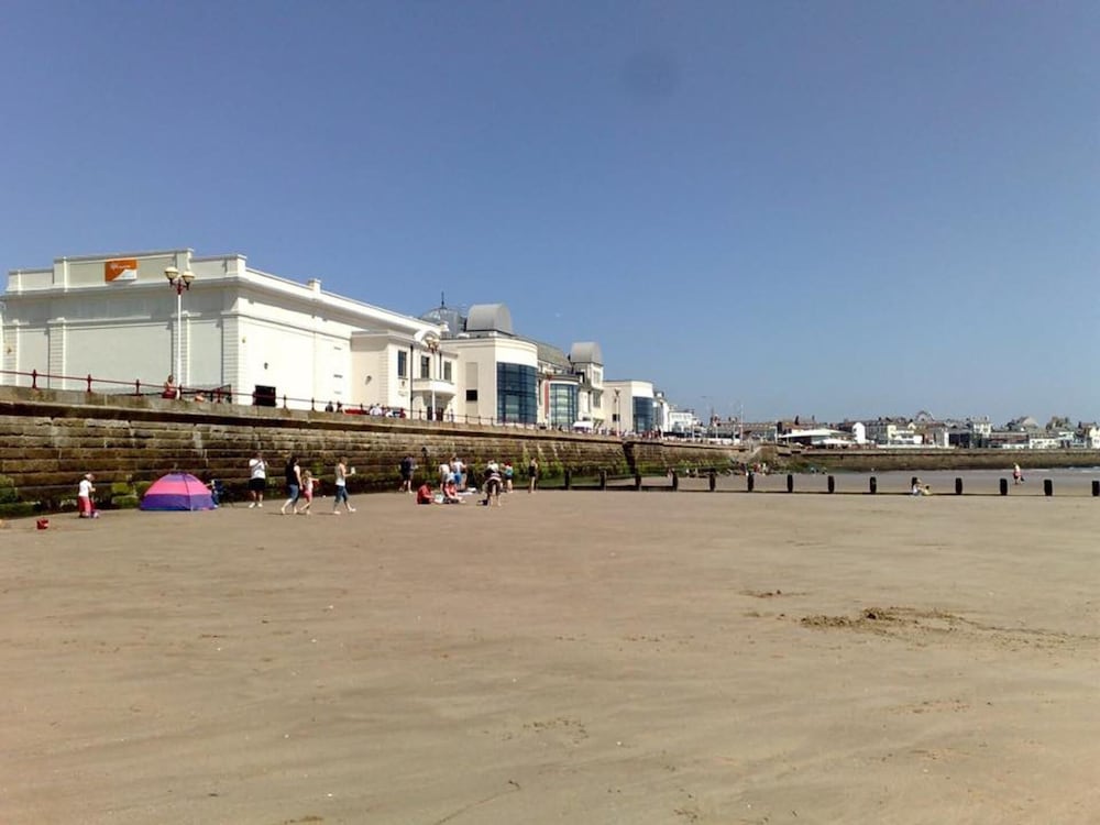 1 Bed Studio Sleeps 4 - Seaside, Dog Friendly
